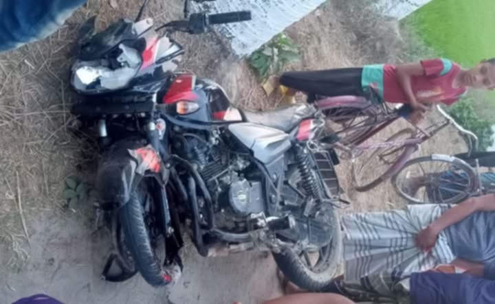 নওগাঁয় মোটরসাইকেলের নিয়ন্ত্রণ হারিয়ে যুবক নিহত