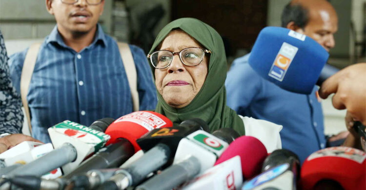 মাকে জামায়াত রুকন অপবাদ দিয়ে বাড়ি থেকে উচ্ছেদ করেন তুরিন!