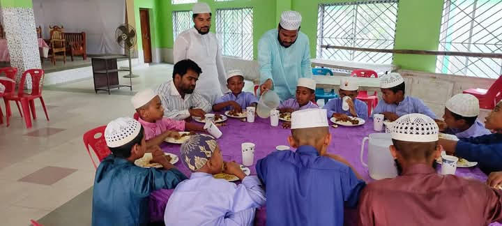 বীরগঞ্জে শহীদ-আহত, এতিম, প্রতিবন্ধী ও অসহায় পরিবারের পাশে জামায়াত নেতা মতিউর