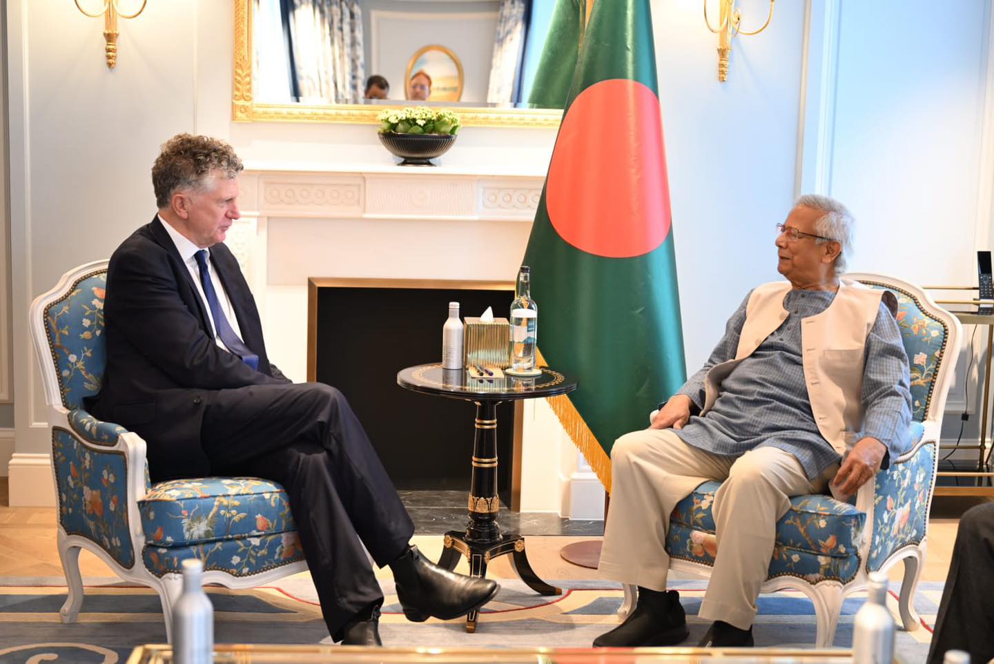 প্রধান উপদেষ্টার সঙ্গে যুক্তরাজ্যের জাতীয় নিরাপত্তা উপদেষ্টার বৈঠক