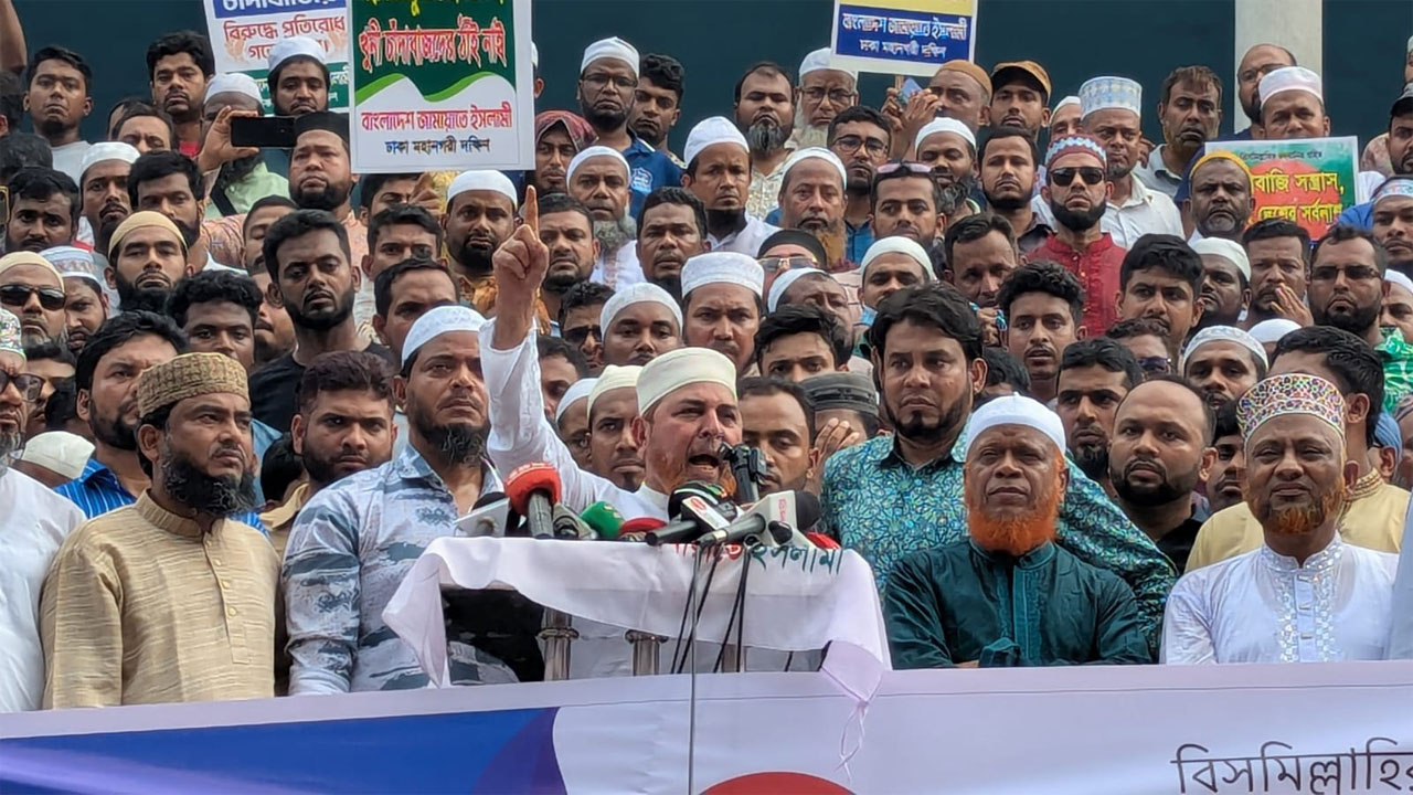 সন্ত্রাসী-চাঁদাবাজদের কাছে জামায়াতে ইসলামী দেশ ছেড়ে দেবে না