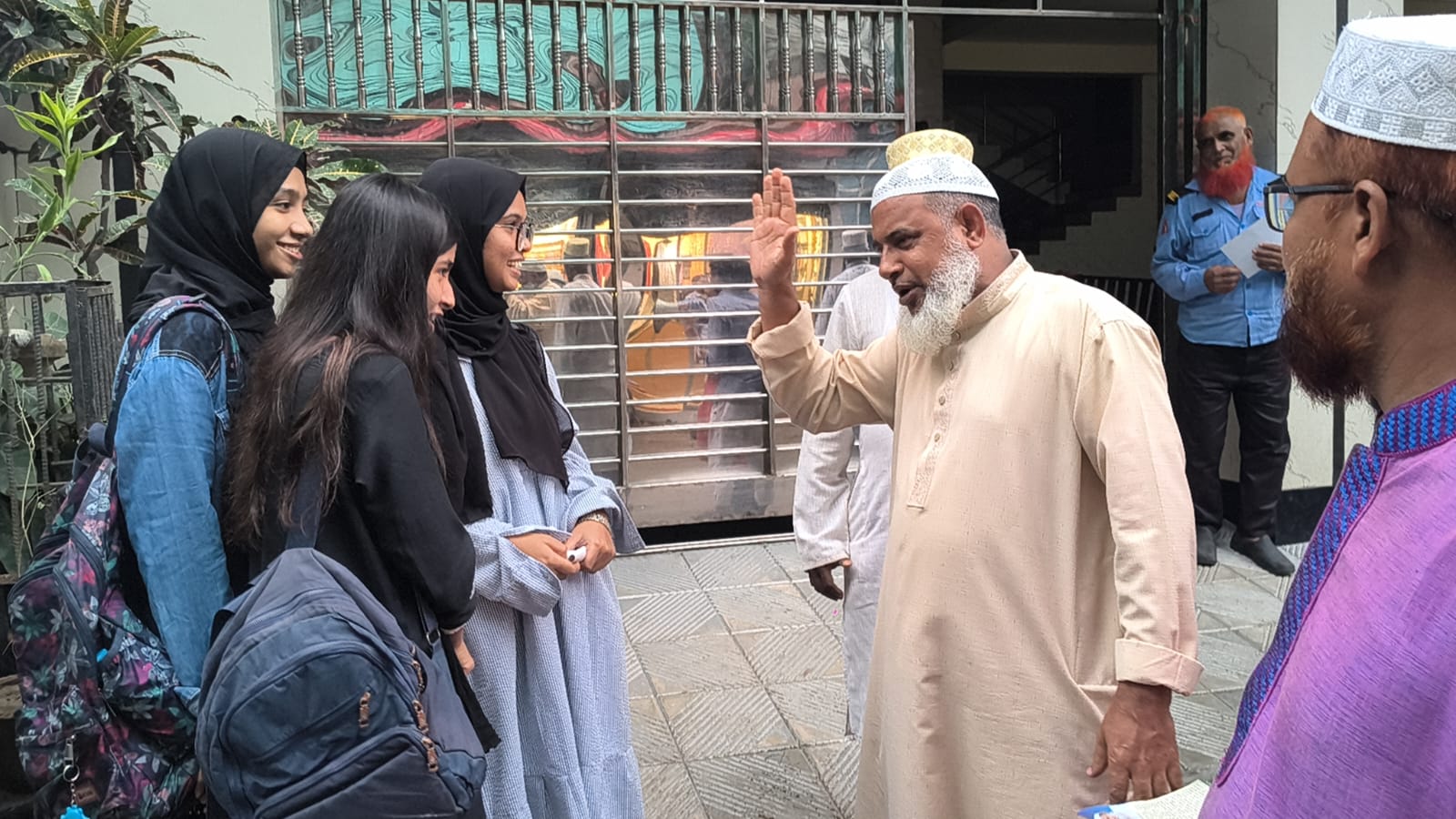 বগুড়া পৌরসভার ৭নং ওয়ার্ডে জামায়াত প্রার্থীর গণসংযোগ