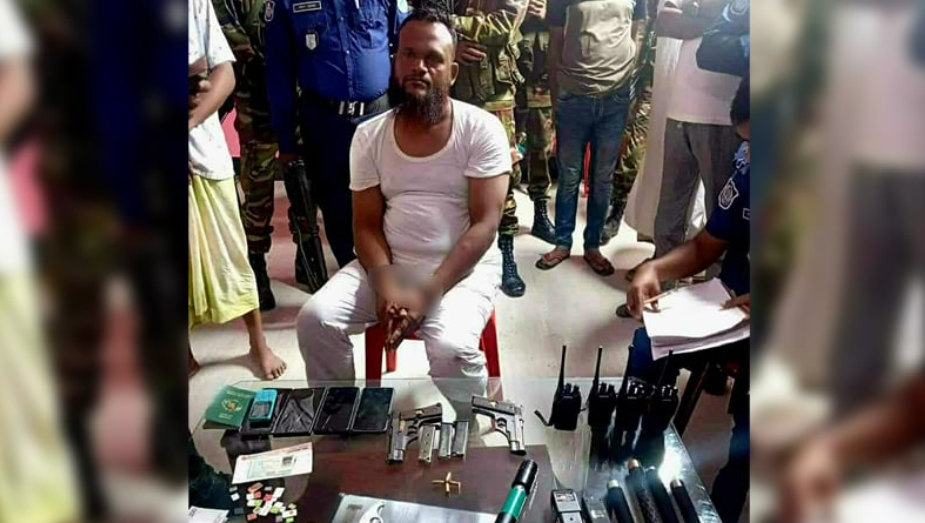 গাজীপুরে বিপুল অস্ত্রসহ বিএনপি নেতা এনামুল মোল্লাহ আটক