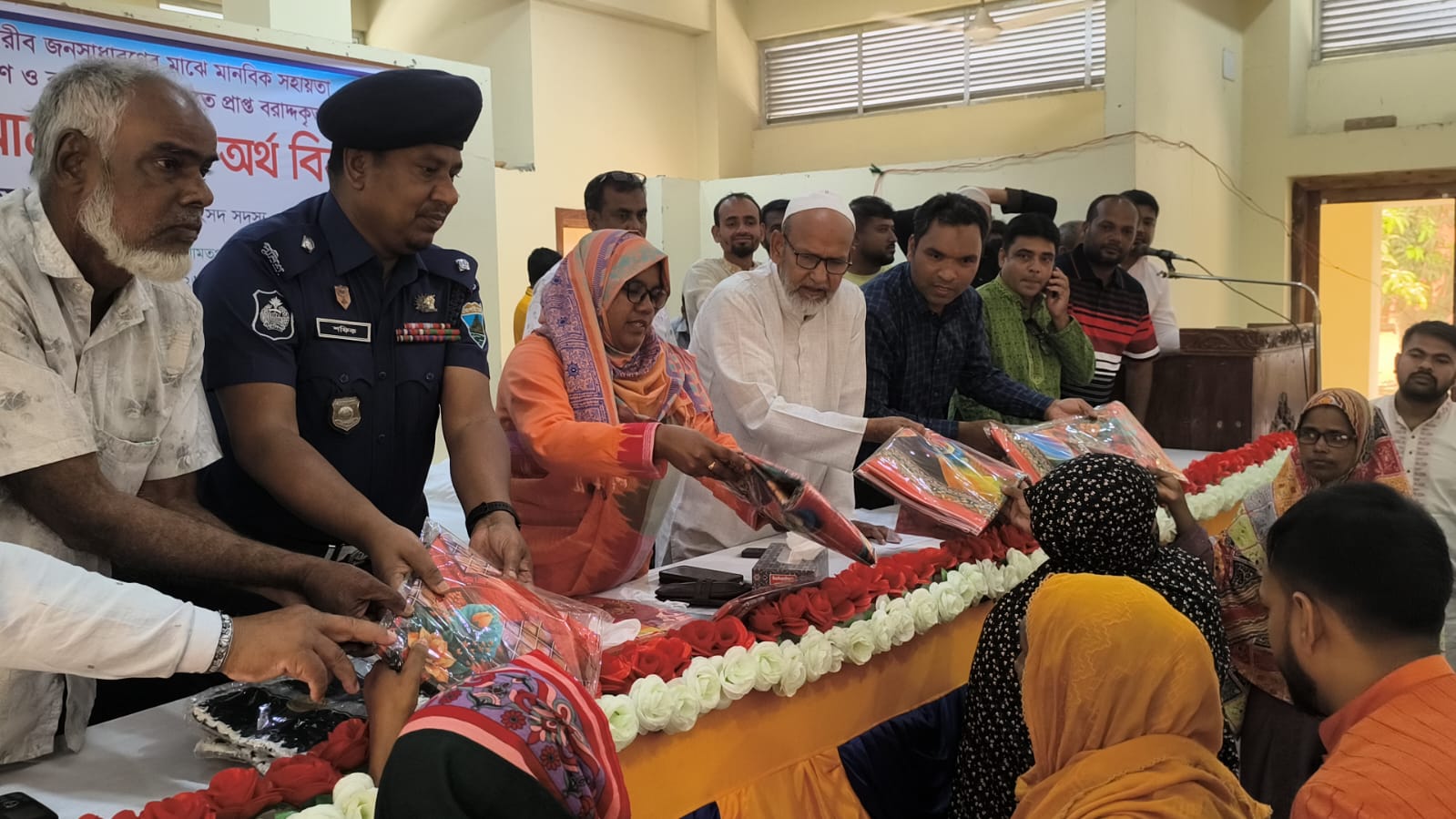 নওগাঁর নিয়ামতপুরে প্রধানমন্ত্রীর সহায়তায় নগদ অর্থ, শাড়ি ,থ্রি পিস ও হাজী রুমাল বিতরণ