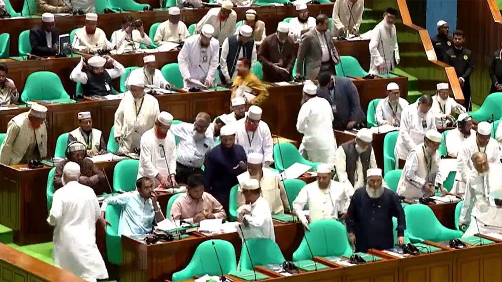 সংবিধান সংস্কার পরিষদ ইস্যুতে সংসদ থেকে বিরোধী দলের ওয়াকআউট