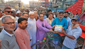 বগুড়ায় জিয়া পরিবারের কল্যাণ কামনায় রিকশাচালক ও এতিমদের মাঝে নগদ অর্থ ও ঈদ সামগ্রী বিতরণ