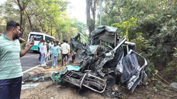 চট্টগ্রামের লোহাগাড়ায় বাস-মাইক্রোবাসের মুখোমুখী সংঘর্ষে ১০ জন নিহত