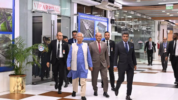 চার দিনের সরকারি সফরে যুক্তরাজ্যের উদ্দেশে ঢাকা ছেড়েছেন প্রধান উপদেষ্টা