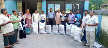 বীরগঞ্জে প্রান্তিক কৃষকদের মাঝে বিনামূল্যে হাইব্রিড মরিচ বীজ, সার বিতরণ